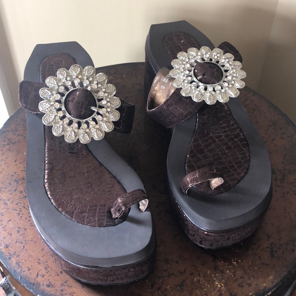 Bee Honey sandal